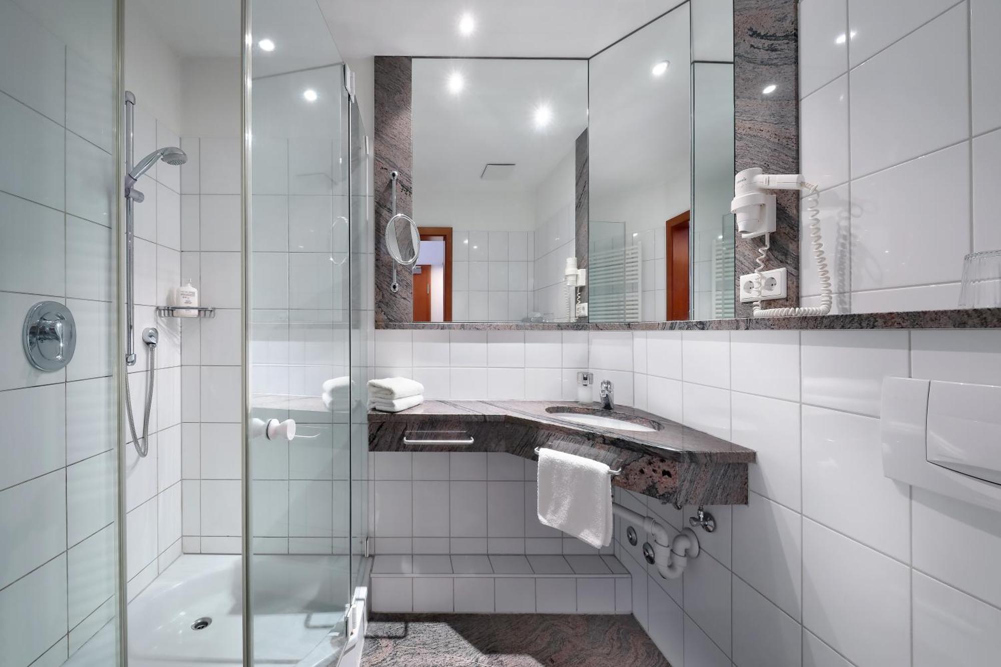 Hotel Mueller Cafe & Wein - Mondholzhotel Veitshöchheim Zewnętrze zdjęcie